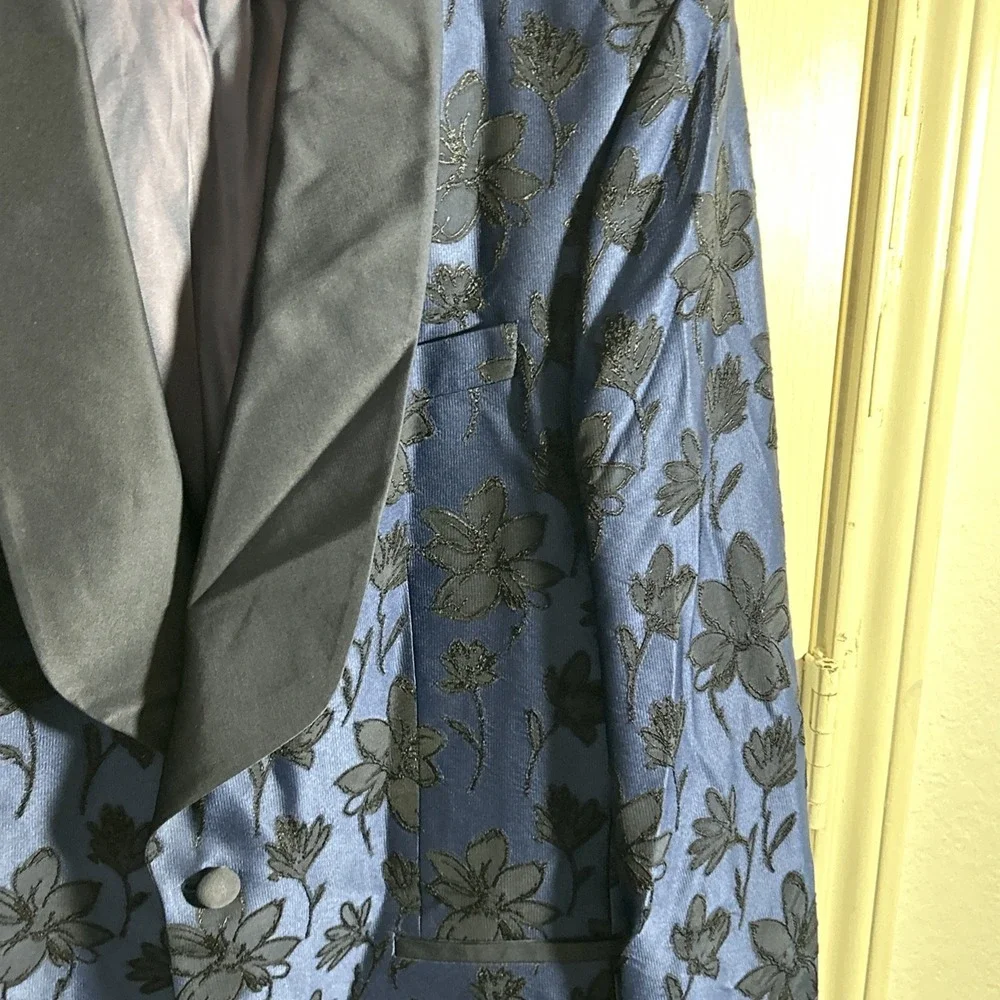 Berragamo Elegant Big Shawl Lapel‎ Mens Blue/Black Embroidered Blazer 40R
